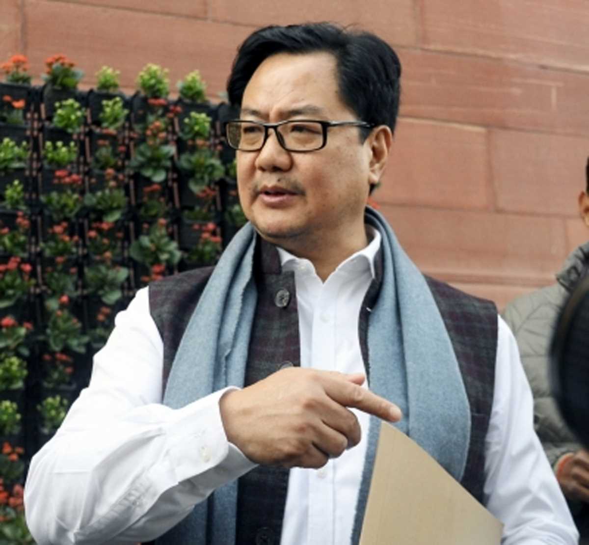 गुमनाम राजनीतिक चंदे को कम करने के चुनाव आयोग के प्रस्ताव की जांच कर रहे : सरकार गुमनाम राजनीतिक चंदे को कम करने के चुनाव आयोग के प्रस्ताव की जांच कर रहे : सरकार